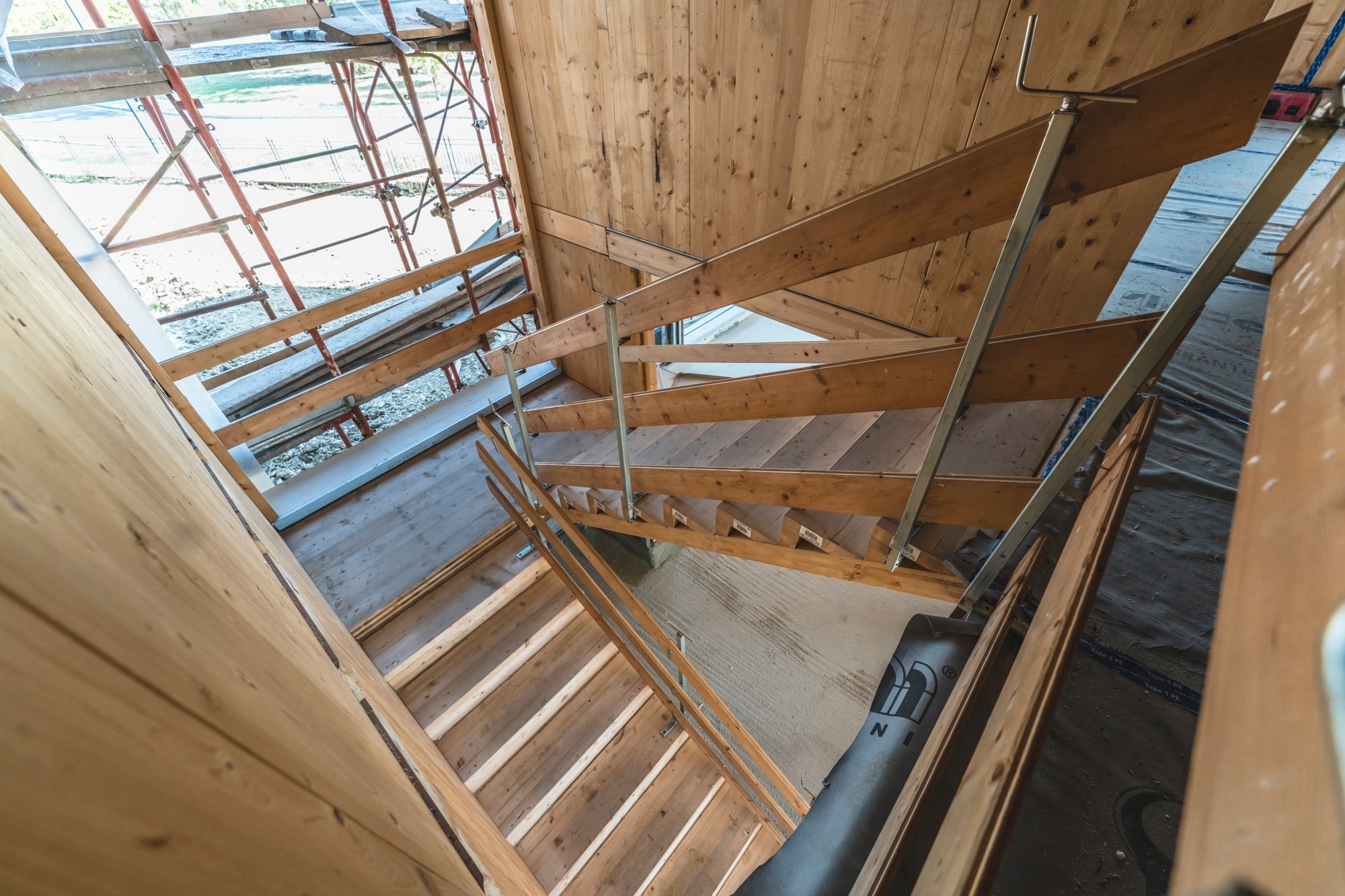 avanzamento lavori scalinata in legno